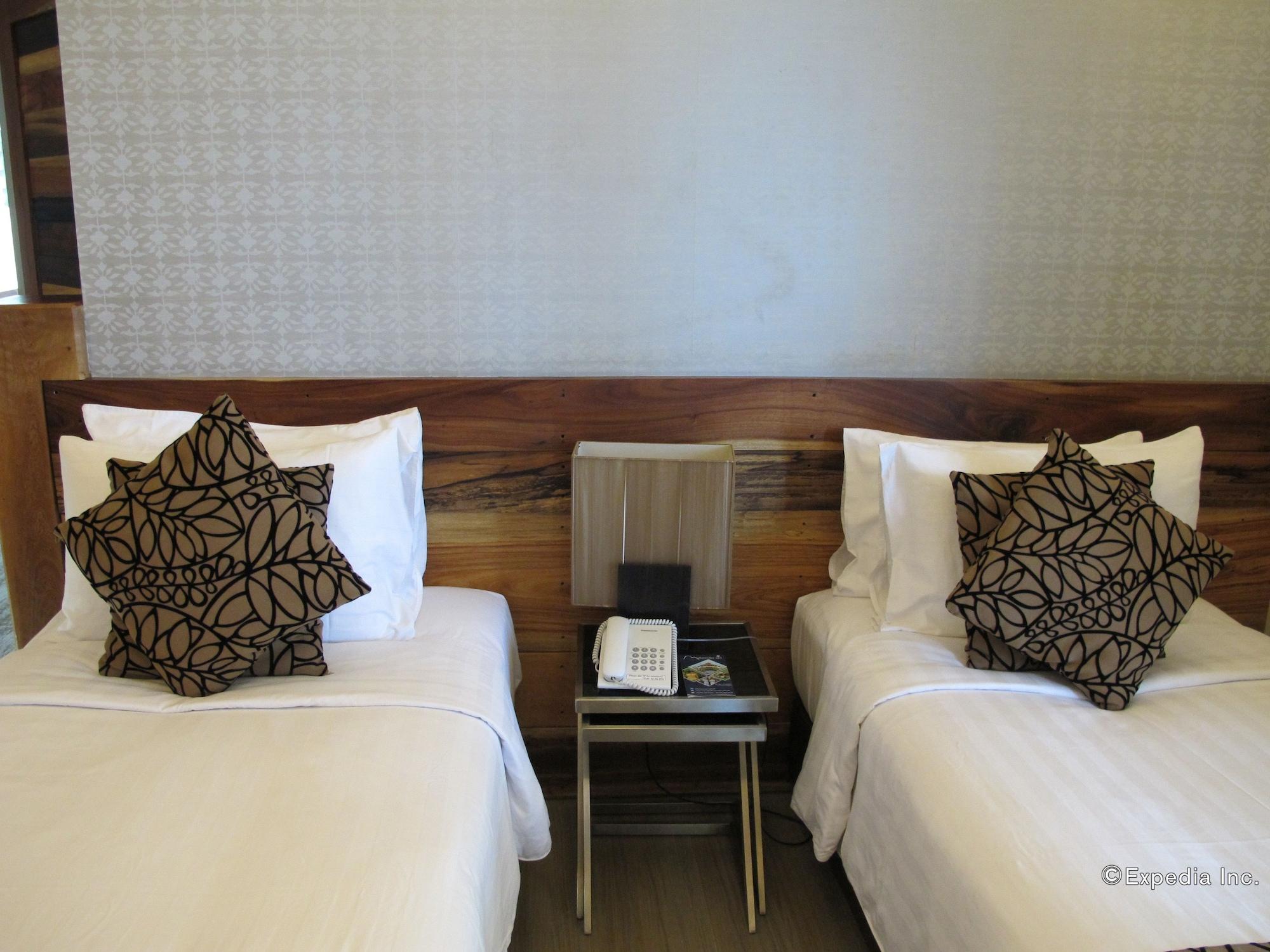 Infinity Resort Puerto Galera Exterior photo