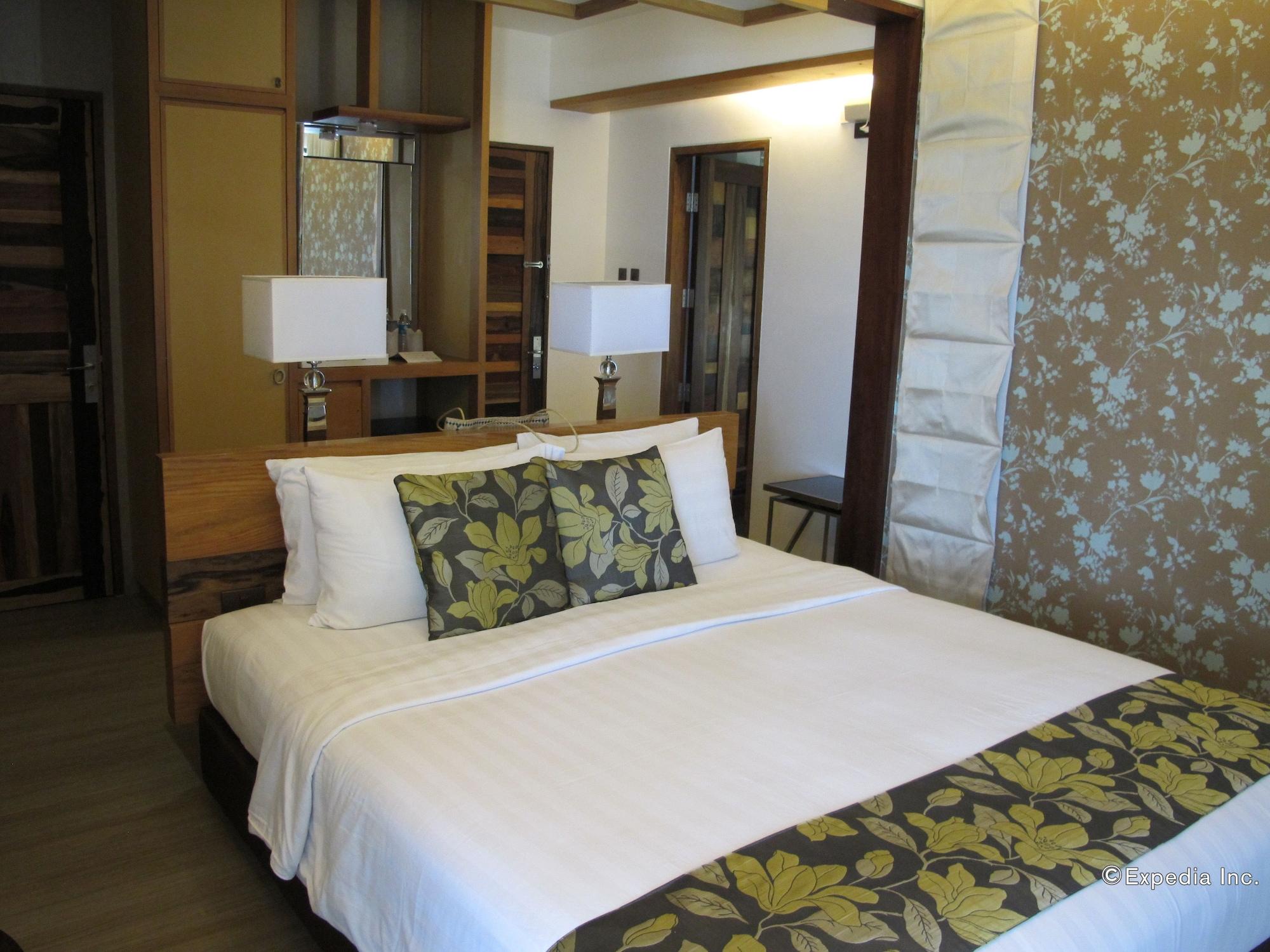 Infinity Resort Puerto Galera Exterior photo